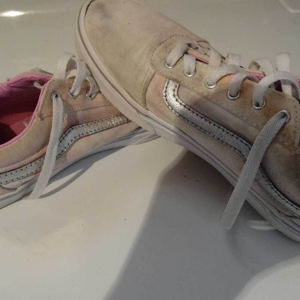 FREE WITH PURCHASE girls/womens pink/blue tie dye vans AS IS